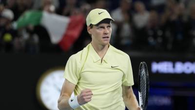 Jannik Sinner venció al estadunidense Ben Shelton para avanzar a la pelea por el título del Australian Open.