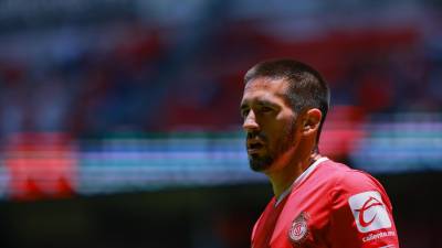 Fernando Navarro, quien jugó en varios equipos de la Liga MX como el Toluca, dejará una carrera de más de 400 partidos en la Primera División en México.