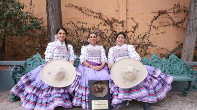 Con una historia llena de sacrificios y logros, la escaramuza ha trascendido generaciones, formando no solo campeonas, sino también una escuela de vida que sigue transmitiendo el amor por la charrería.