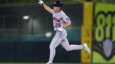 El resultado logró que los Astros se mantuvieran con vida, empatados con Texas en la cima del Oeste de la Liga Americana.