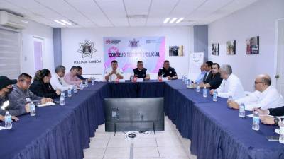 El comisario de la Policía de Torreón, se reunió con representantes de tiendas departamentales, de conveniencia, centros comerciales, farmacias y bancos para presentar el plan de seguridad.