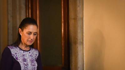 Claudia Sheinbaum no encabezó la ‘Mañanera’ este viernes debido a síntomas de gripe, tos y fiebre. Rosa Icela Rodríguez la sustituyó en Palacio Nacional.