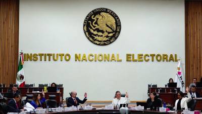 Consejeros electorales comenzaron el análisis de multas a partidos por 390 millones de pesos ante irregularidades en las campañas.