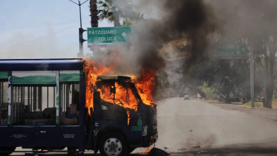 Más de 400 comuneros llegaron a la Fiscalía de Michoacán para exigir justicia por la represión de 2017 en Arantepacua y señalaron a Aureoles y a Bernardo Corona.