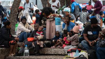 (IMAGEN ILUSTRATIVA) Producto de las megacaravanas migrantes que se registraron desde 2018, en la CDMX hay a la fecha al menos tres grandes asentamientos con centro y sudamericanos.