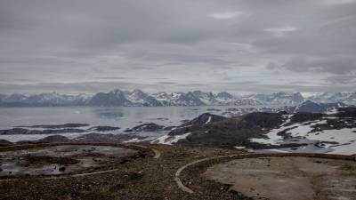 Zona montañosa y costera de Groenlandia, región que Trump afirma debe permanecer bajo dominio estadounidense.