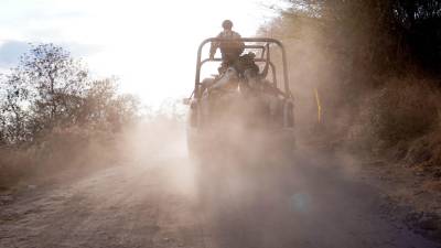 Dos soldados adscritos a la 43 Zona Militar murieron tras la explosión de una mina terrestre, de fabricación casera, en un supuesto campo minado ubicado en los límites de los municipios de Buenavista Tomatlán y Apatzingán, en la región de Tierra Caliente.