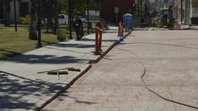 En Saltillo, la rehabilitación de la calle General Cepeda ha desatado la preocupación de vecinos y activistas que se oponen a la propuesta de una “sobrebanqueta” como solución rápida.