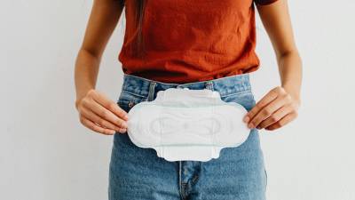 La menstruación es una parte natural de la vida de muchas personas, y elegir el producto adecuado para gestionar el flujo menstrual es clave para sentirse cómoda, segura y cuidar la salud íntima.