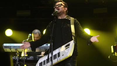 Postura. El cantante utilizó sus redes sociales para hablar sobre lo ocurrido durante el concierto y adelantar sus próximos pasos.