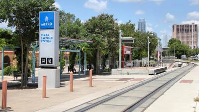 La estación de tranvía Plaza Saltillo Station, ubicada en el corazón de Austin, refleja el vínculo especial entre las dos ciudades hermanas.