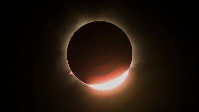 Los observadores del cielo en México serán los primeros en ver el eclipse en tierra firme.