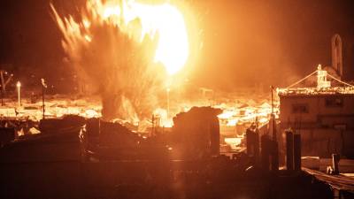 Un ataque aéreo israelí impacta el campamento Ansar para palestinos desplazados, en el oeste de la ciudad de Gaza, el 11 de marzo de 2026.