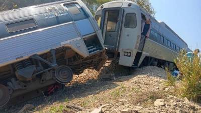La tragedia del Tren Interoceánico del Istmo de Tehuantepec continúa cobrando vidas. Este 1 de enero se confirmó la muerte de una adulta mayor hospitalizada, elevando a 14 el número de personas fallecidas.