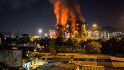 Hay al menos 36 muertos, aproximadamente 279 extraviados y 29 hospitalizados, derivado de un incendio en un complejo residencial de 8 torres, ubicado en el distrito de Tai Po, en Hong Kong.
