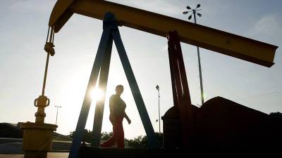 El Departamento de Energía anunció que Washington levantará de forma selectiva sanciones para permitir el transporte y la venta petróleo en mercados internacionales. FOTO: