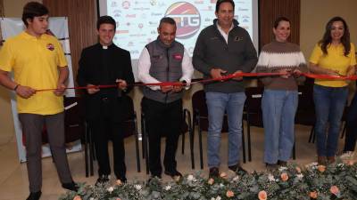 Autoridades presentes en la inauguración de la Copa Timón Giro 2024, entre ellos el alcalde electo Javier Díaz.