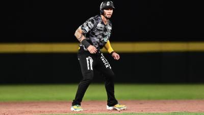 Saraperos de Saltillo abrió el Clásico Coahuilense con triunfo 4-1 sobre Acereros de Monclova en el Estadio Kickapoo Lucky Eagle.