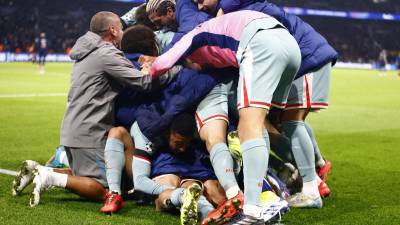 El Atlético de Madrid consiguió una victoria clave sobre el París Saint-Germain en el Parque de los Príncipes, gracias a un gol de Ángel Correa en los últimos minutos.