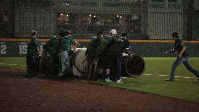 La lluvia obligó a detener el tercer juego de la serie cuando Saraperos mantenía ventaja de 5-1 sobre Sultanes.