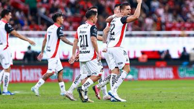 Atlas venció 2-1 a Chivas en el primer duelo del Play-In del Apertura 2024, asegurando su lugar en la siguiente fase y dejando fuera a su histórico rival.