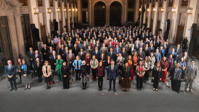 La presidenta de México, Claudia Sheinbaum Pardo, instó a los cónsules y embajadores de México a mantener una relación cercana con los connacionales en el extranjero.