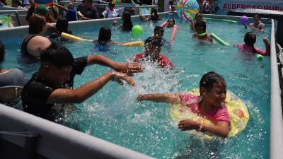 Abril genera expectativas entre familias y trabajadores por posibles megapuentes tras Semana Santa.