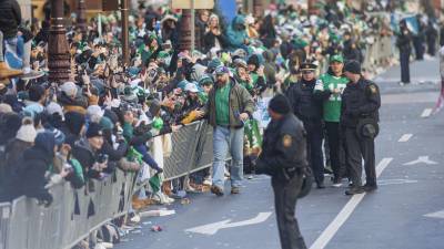 PHILADELPHIA (United States), 14/02/2025.- Members of the Philadelphia Eagles football team celebrate winning the 2025 Super Bowl during a victory parade in Philadelphia, Pennsylvania, USA, 14 February 2025. The Eagles defeated the Kansas City Chiefs in Super Bowl LIX. (Filadelfia) EFE/EPA/MIGUEL MARTINEZ