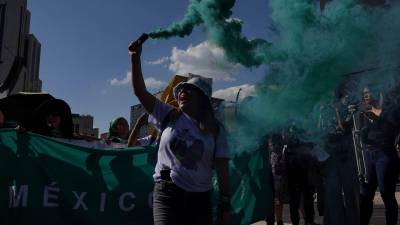 Por medio de un comunicado en video, la secretaria de las Mujeres, Citlalli Hernández, informó que por instrucción de la presidenta, la FGE de Querétaro retiró toda acción penal en contra de Esmeralda.