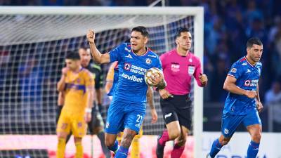 Gabriel Fernández anotó de penal el empate para Cruz Azul en el minuto 76.