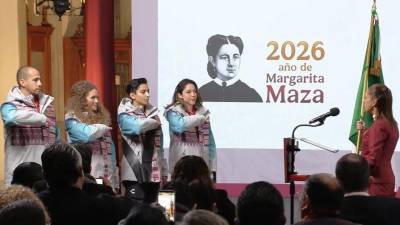 La presidenta Claudia Sheinbaum encabezó el abanderamiento de la delegación mexicana que representará al país en los Juegos Olímpicos de Invierno Milán-Cortina 2026, en una ceremonia realizada en Palacio Nacional.