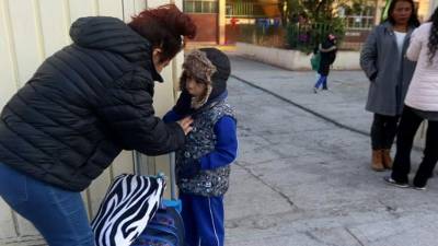 El regreso a clases SEP está programado para el lunes 12 de enero de 2026, pero la llegada del frente frío número 27 y el pronóstico de temperaturas extremas reactivaron la duda entre padres y alumnos