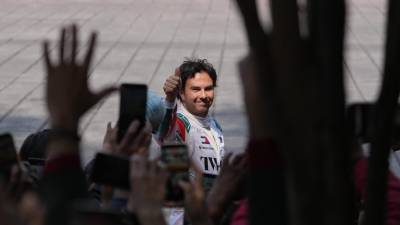 Checo Pérez confía en que Cadillac pueda disputar un podio en la Fórmula 1 durante 2028, luego de asegurar su permanencia con la escudería hasta 2029.