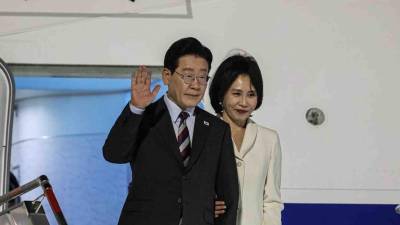 Llegada del presidente de Corea del Sur, Lee Jae-Myung, junto a la primera dama Kim Hye-kyung, al Aeropuerto Internacional Felipe Angeles (AIFA).