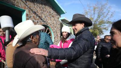 El gobernador Manolo Jiménez visitó comunidades rurales de Ramos Arizpe.