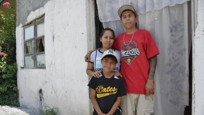 La familia Villanueva, decepcionados por los altos precios de las viviendas.