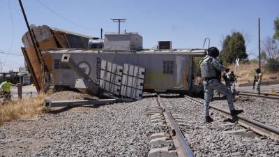 De acuerdo con expertos, eliminar los cruces ferroviarios a nivel de calle es clave para evitar percances.