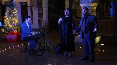 Viven una ‘Noche Azul’ en el CECUVAR: Ofrecen recital de canción mexicana y cubana