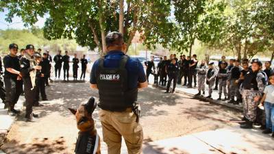 Niños y jóvenes recorrieron las instalaciones de Seguridad Pública en Torreón, guiados por personal operativo.