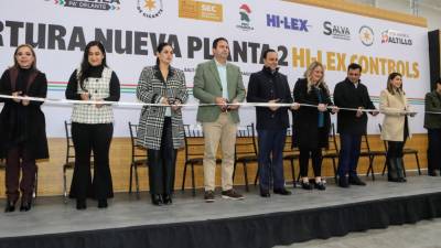 El gobernador de Coahuila, Manolo Jiménez, presidió la apertura de la planta junto a otros funcionarios y directivos de la empresa.