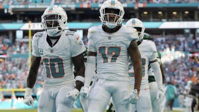 Jaylen Waddle y Tyreek Hill, los dos receptores titulares de los Dolphins, no jugarían ante los 49ers de San Francisco.