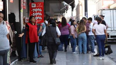 Ropa y juguetes son los artículos que compradores aseguran priorizar durante el fin de semana.