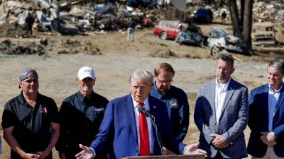 Los inversionistas se mantienen cautos ante un posible retorno de Donald Trump, lo que podría escalar las tensiones comerciales y derivar en aranceles agresivos, especialmente en sectores como el automotriz. FOTO: EFE.