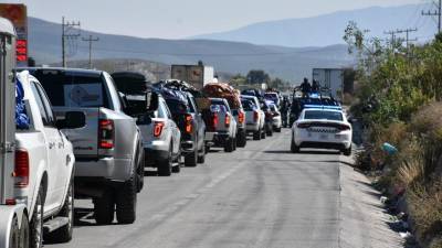 Las carreteras fronterizas resultan insuficientes ante el regreso de miles de paisanos a su tierra natal en México.