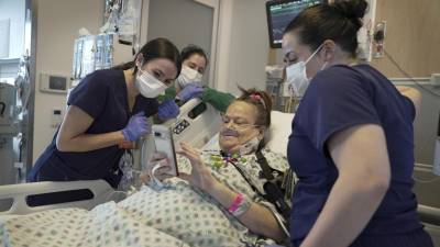 Una mujer que recibió un trasplante de riñón de cerdo el pasado 12 de abril en un hospital de Nueva York y que 47 días después tuvo que ser extirpado, ha muerto.
