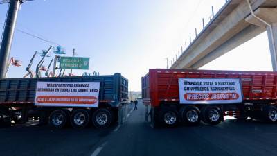 De acuerdo a estimaciones de la Confederación de Cámaras Nacionales de Comercio, Servicios y Turismo los bloqueos carreteros han provocado pérdidas acumuladas de entre 3 mil y 6 mil millones de pesos.