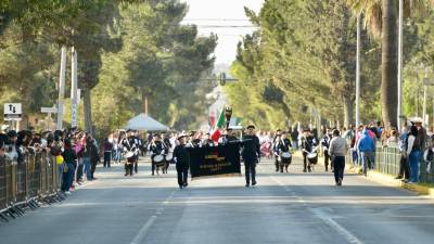 Más de 4 mil personas participaron en el desfile conmemorativo del 114 aniversario de la Revolución Mexicana.