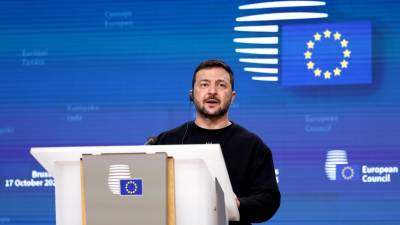 El presidente de Ucrania, Volodímir Zelenski, ofrece una conferencia de prensa después de asistir a la cumbre del Consejo Europeo en Bruselas, Bélgica.