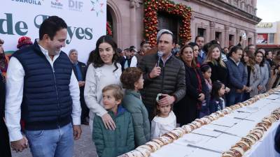 La Rosca de Reyes, símbolo de la tradición mexicana, cerrará los festejos decembrinos en la Plaza de Armas de Saltillo.