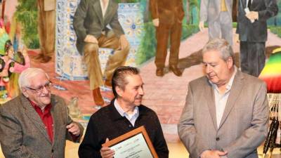 El cronista de la ciudad, Armando Fuentes Aguirre “Catón”, se unió al reconocimiento que se le hace a este destacado saltillense.
